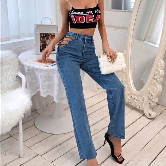 NEW! SOLD OUT! Blue Straight Leg 90’s Y2K Cut Out Jeans with Chains Size 2​ - Picture 4 of 6